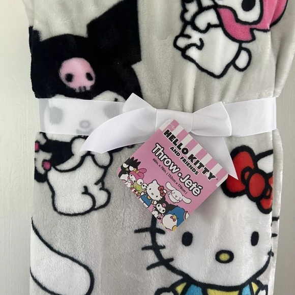 Hello Kitty And Friends Gray Blanket NEW 60x70 HTF Brand New With Tags "Last 2" - Picture 3 of 5